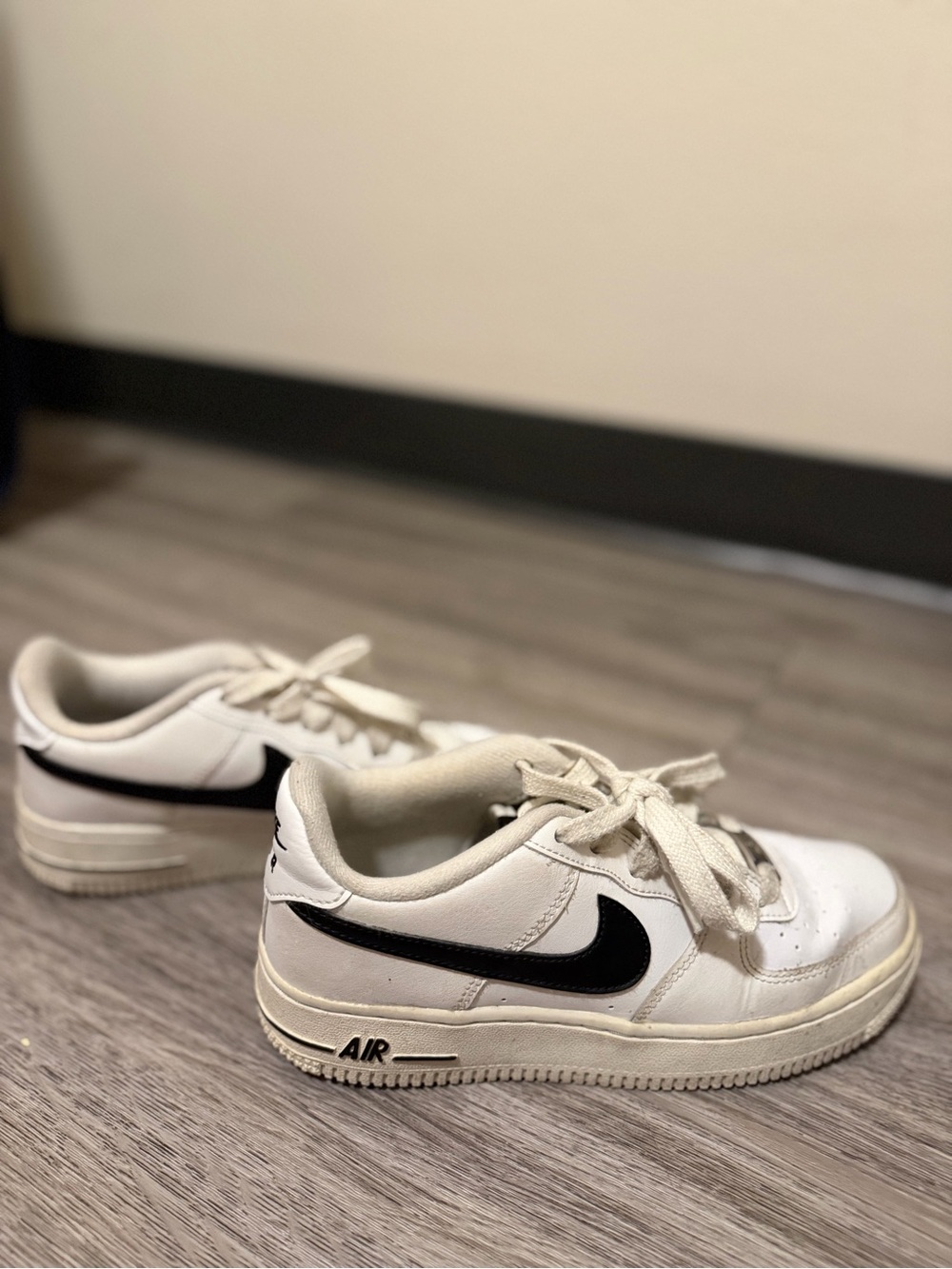Nike White Low-Top Sneakers with Black Swoosh